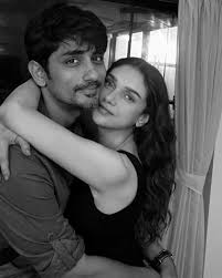 హాట్ టాపిక్‌గా నిలిచిన స్టార్ జంట!